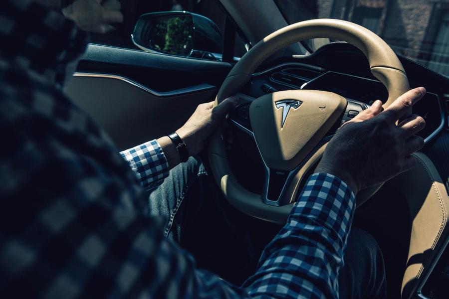 Детали интерьера Tesla Model S 85 Performance Shooting Brake by RemetzCar 2018 года  (фото 11 из 99)